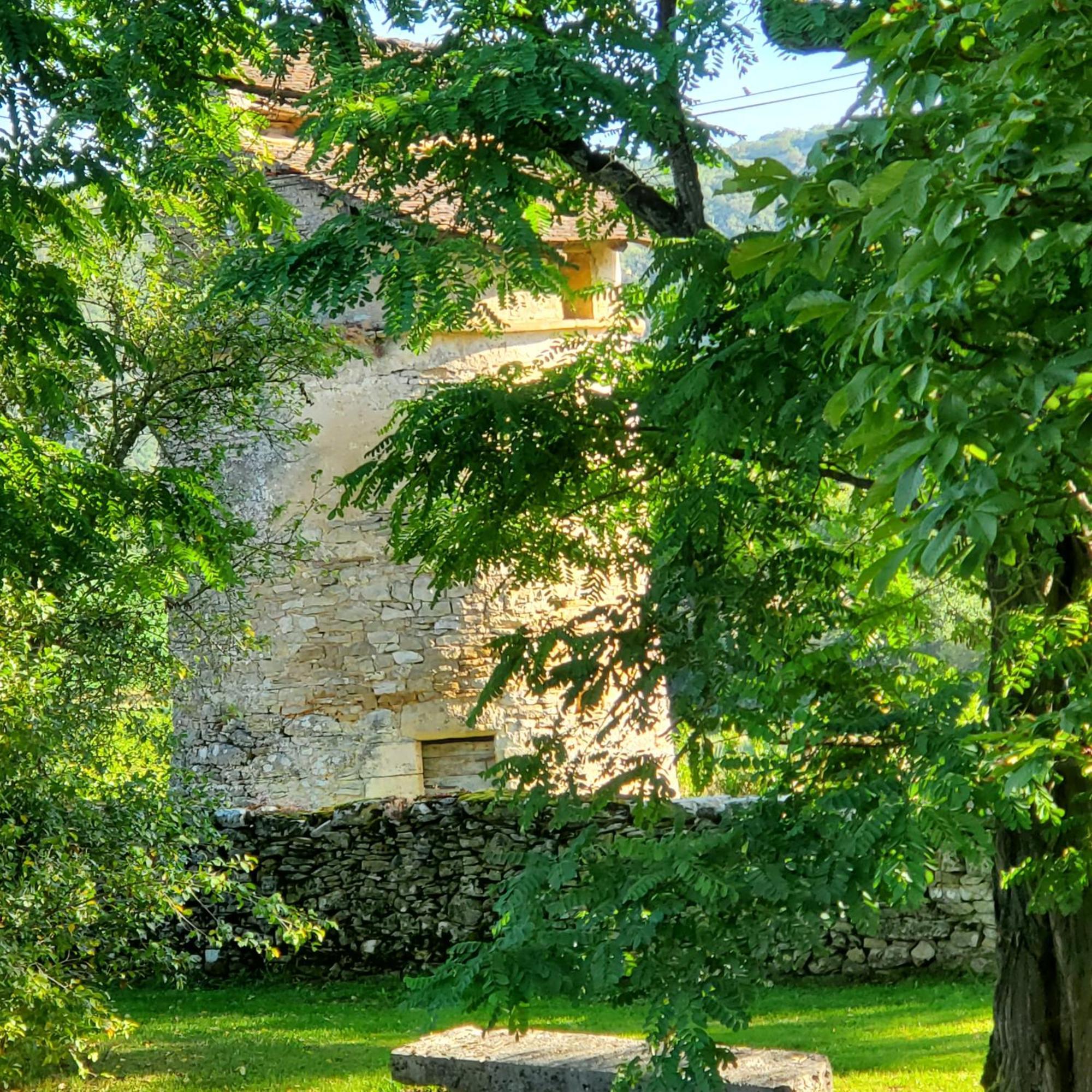 Mas De Garrigue Bed & Breakfast Calvignac Eksteriør bilde